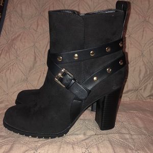 APT 9 black heeled boots